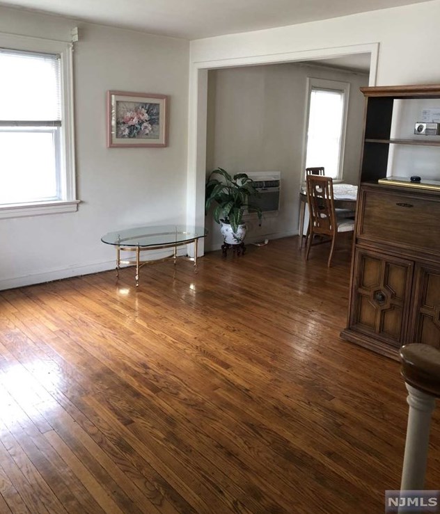 300 Monmouth Ave, N Milford, NJ 07646