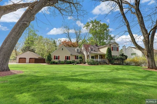 100 Cypress St, Westwood, NJ 07677