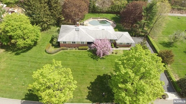 5 Cobbler Ln, Mahwah, NJ 07430