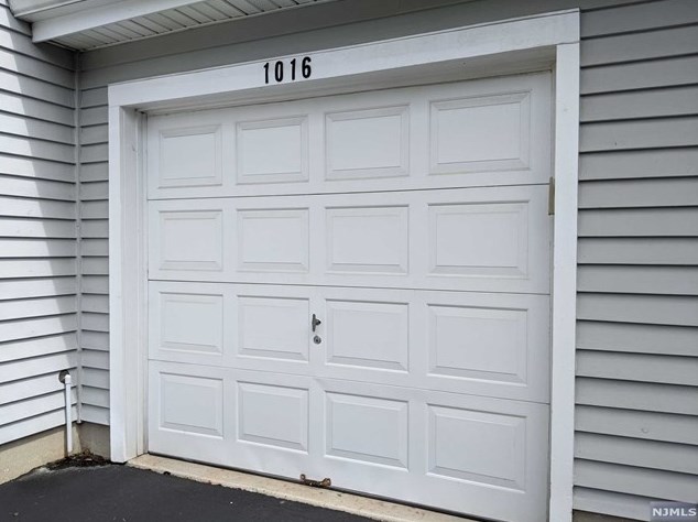 1016 Crown Ct, Mahwah, NJ 07430