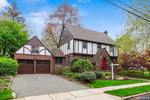 595 Palmer Ave, Teaneck, NJ 07666