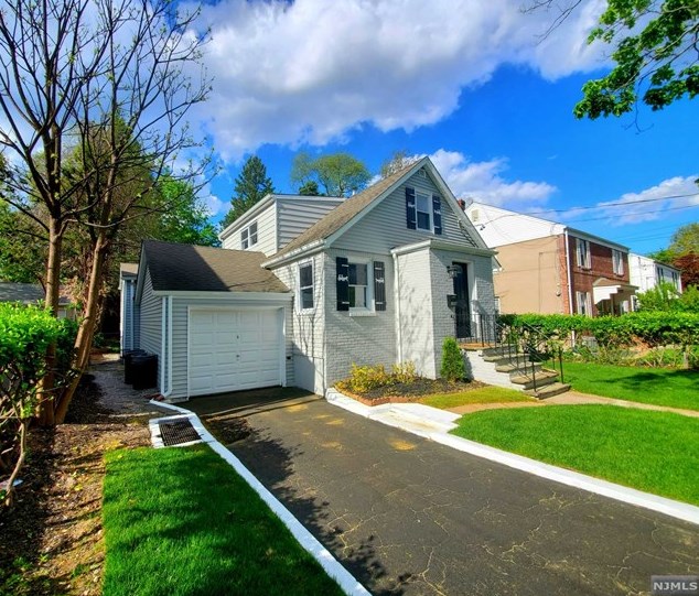 288 Larch Ave, Dumont, NJ 07628