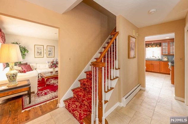 21 Old Chestnut Ridge Rd, Montvale, NJ 07645