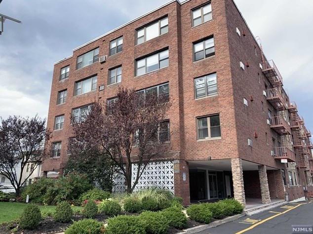 275 Hoym St, West Fort Lee NJ  07024-5646 exterior