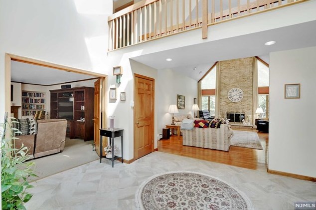 1 Storms Dr, Mahwah, NJ 07430