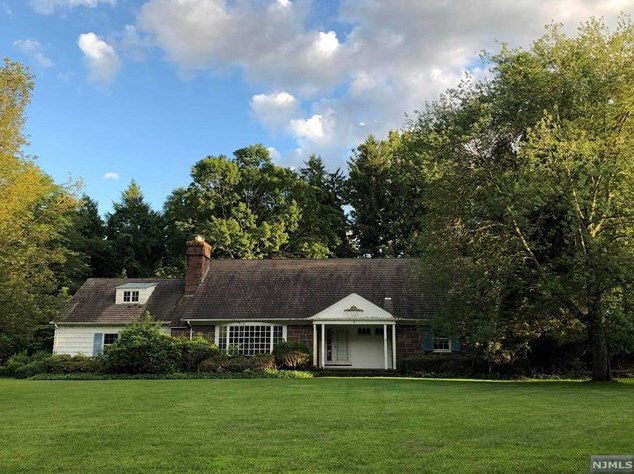 3 Powderhorn Rd, Ho Ho Kus, NJ 07423