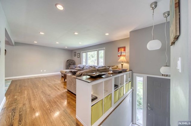 225 Doxey Dr, Park Ridge NJ  07656-1010 exterior