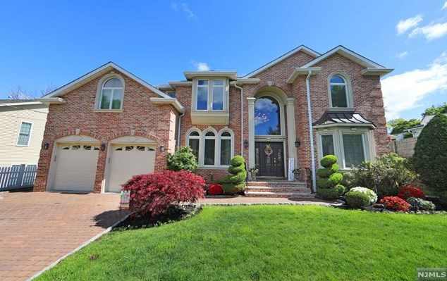 162 Van Saun Dr, River Edge, NJ 07661