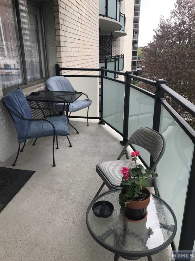 125 Prospect Ave, Hackensack NJ  07601-2233 exterior