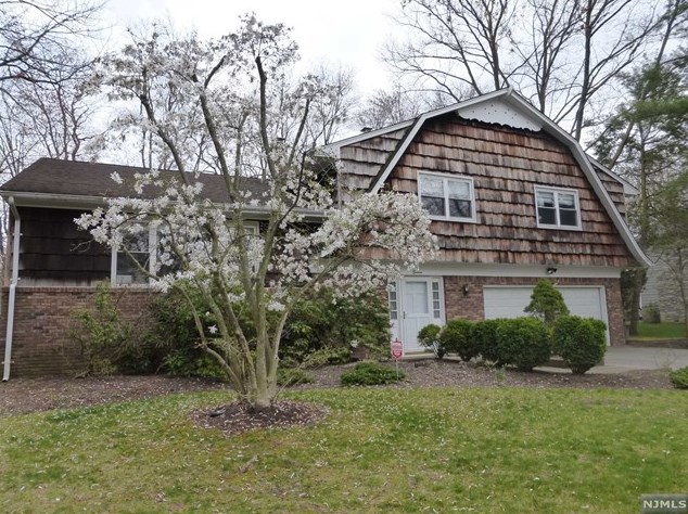16 Evergreen Pl, Demarest, NJ 07627