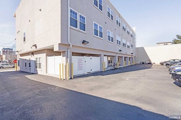 102 Cambridge Ave, Jersey City, NJ 07307