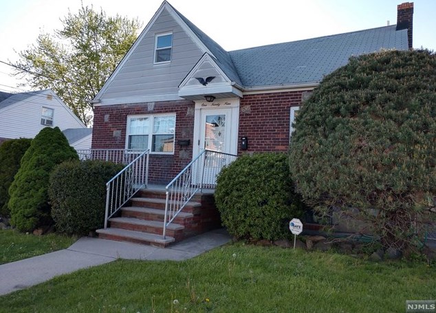 199 9th St, Fairview, NJ 07022