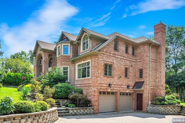 68 Holland Ave, Demarest, NJ 07627