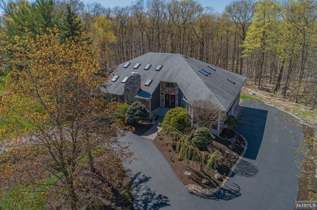 754 Galloping Hill Rd, Franklin Lakes, NJ 07417