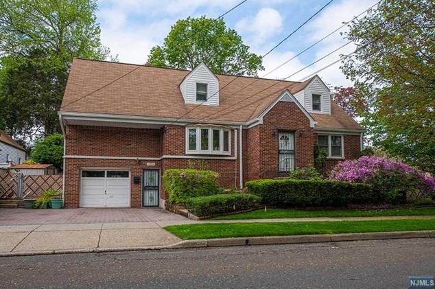 133 Maple St, Teaneck, NJ 07666