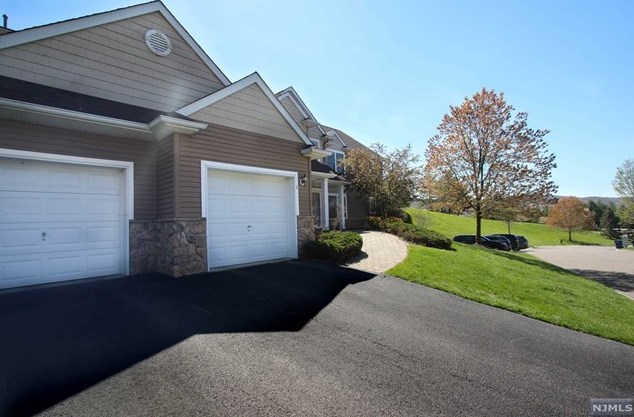 3 Bramble Ct, Hardyston, NJ 07419-1240