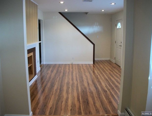 41 Forest Ave, Paramus NJ  07652-5213 exterior