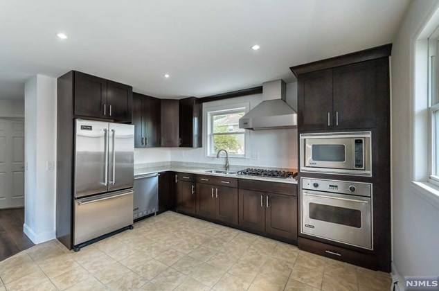 36 Falmouth Ave, Elmwood Park, NJ 07407