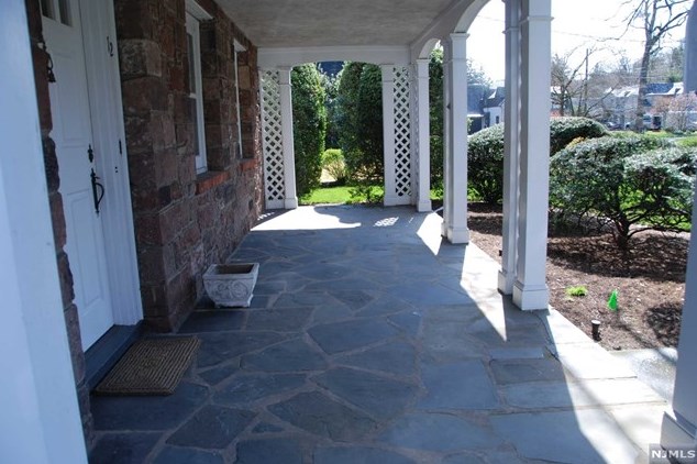 12 Sutton Dr, Ho Ho Kus, NJ 07423