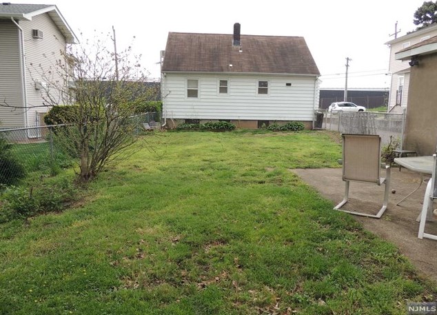 125 Kipp Ave, Elmwood Park NJ  07407-1012 exterior