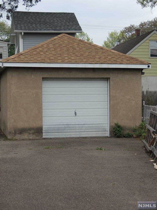125 Kipp Ave, Elmwood Park NJ  07407-1012 exterior