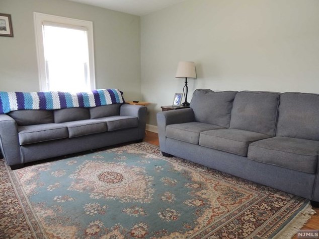 125 Kipp Ave, Elmwood Park NJ  07407-1012 exterior