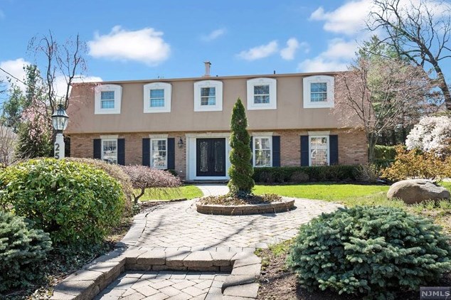 250 Hempstead Rd, Ridgewood, NJ 07450