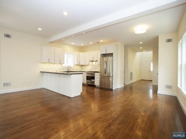 48 Oak St, Tenafly NJ  07670-2741 exterior