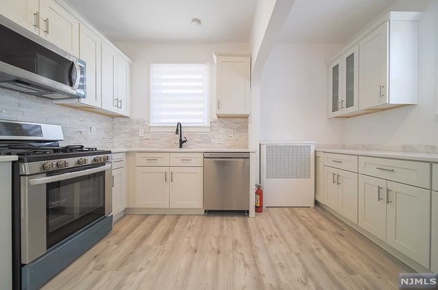 804 Fairview Ln, West Fort Lee, NJ 07024