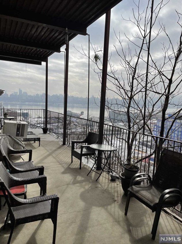 114 Pne St, Cliffside Park NJ 07010-1018 exterior