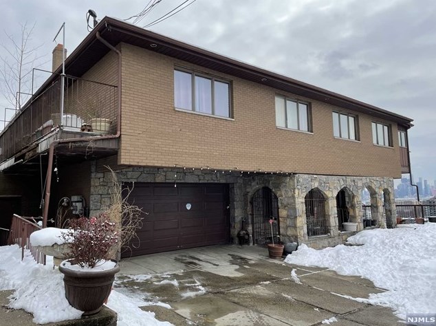 114 Pine St, Cliffside Park, NJ 07010
