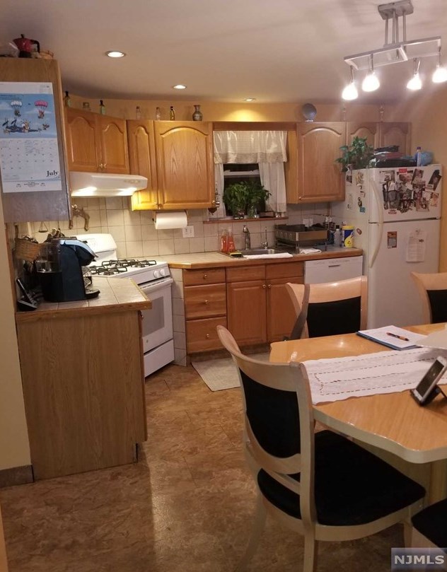 16 Franklin St, Hackensack, NJ 07601-6701