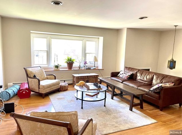 9 Stone Ridge Ln, Ho Ho Kus, NJ 07423