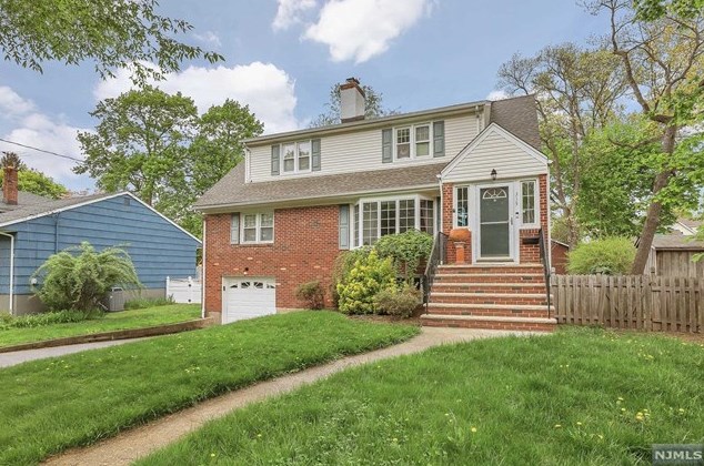 315 Allen Pl, Ridgewood, NJ 07450