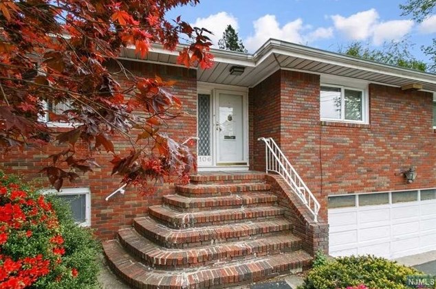 106 Lakeview St, River Edge, NJ 07661