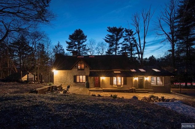 50 Jacquelin Ave, Ho Ho Kus, NJ 07423