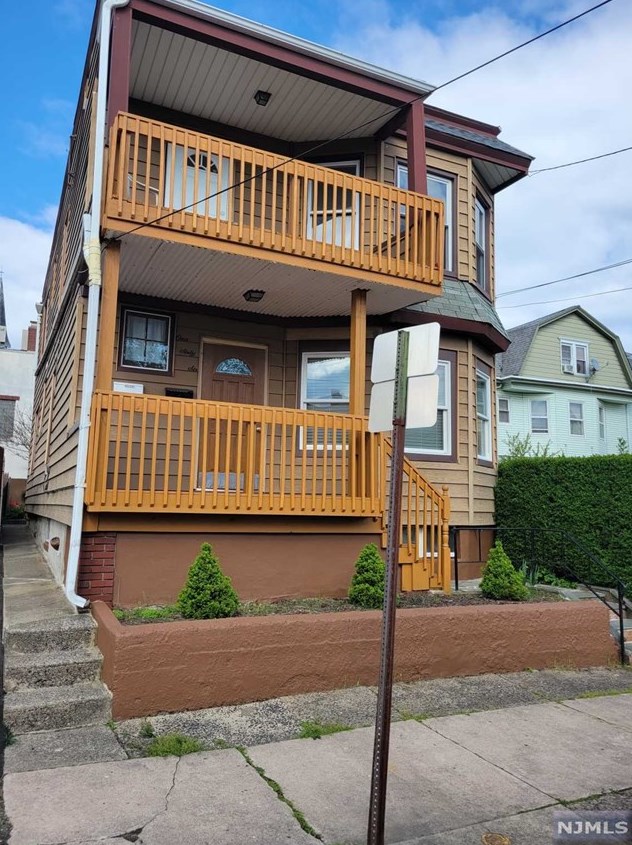 166 Carbon St, Paterson, NJ 07522-1231