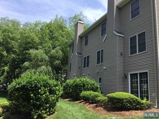 86 Elm St, Allendale, NJ 07401