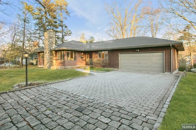 45 Mill Pond Rd, Closter, NJ 07624
