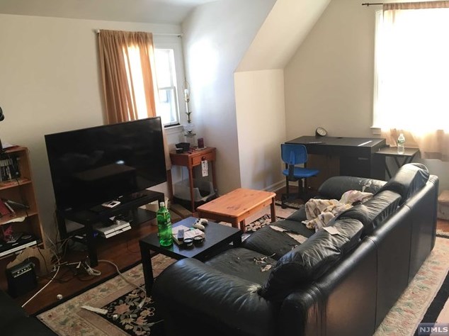 4 10th Ave, Paterson, NJ 07506