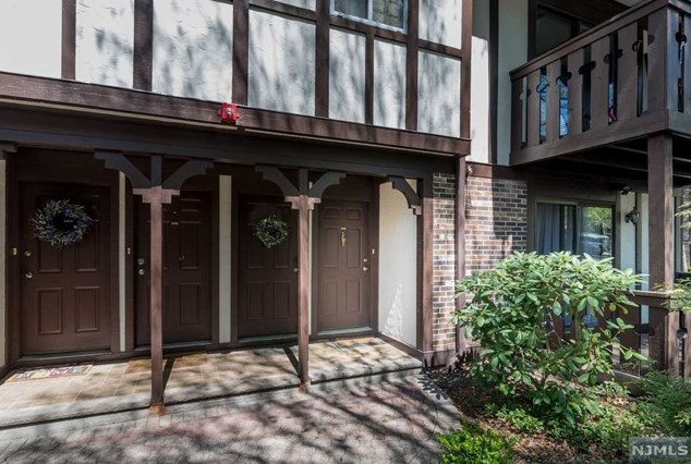 3412 Whittier Ct, Mahwah, NJ 07430