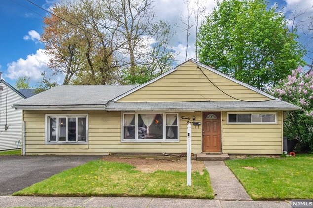 29 Howard Ave, Rochelle Park, NJ 07662