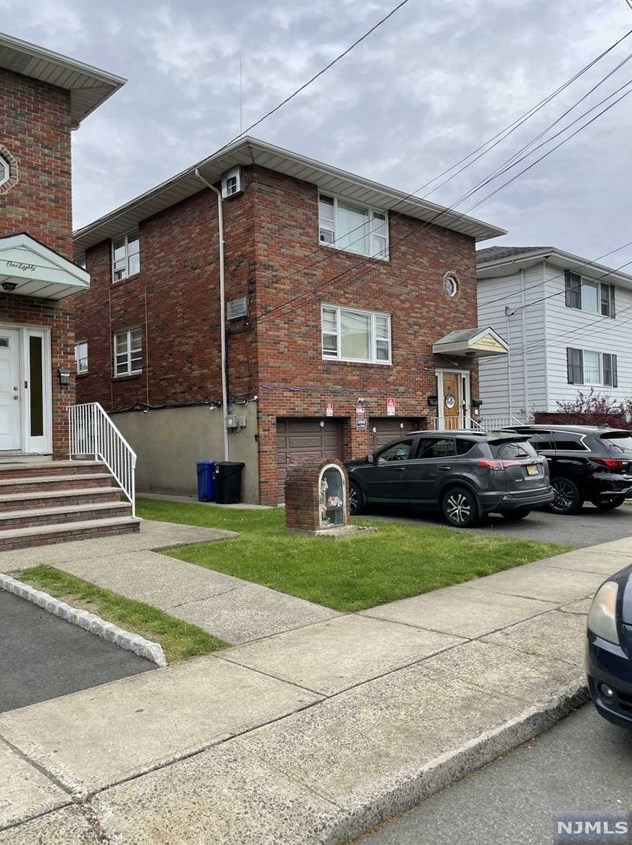 178 Westervelt Pl, Lodi, NJ 07644