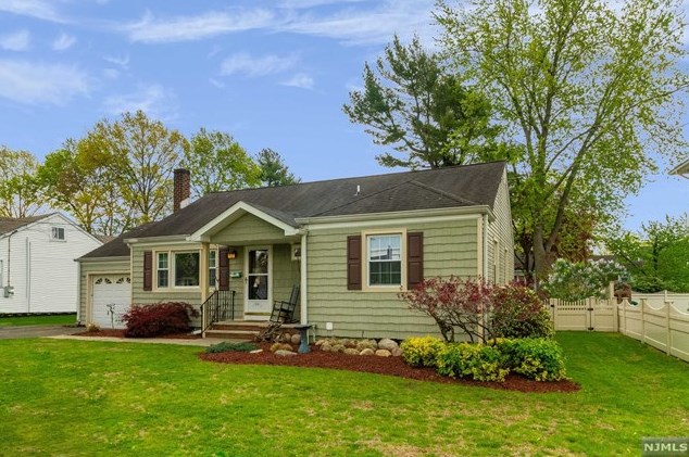 350 Trensch Dr, N Milford, NJ 07646