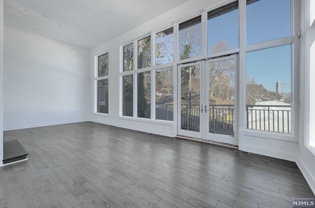 11 Vela Way, Edgewater, NJ 07020