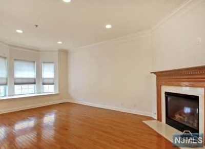 126 Blue Heron Dr, Secaucus NJ  07094-2931 exterior