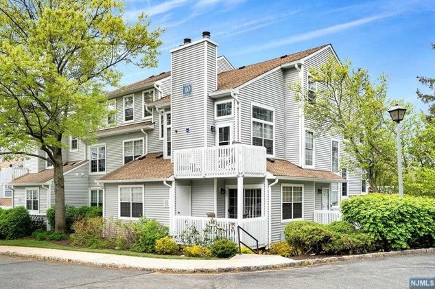 8 Mallard Ct, Englewood, NJ 07631-5041