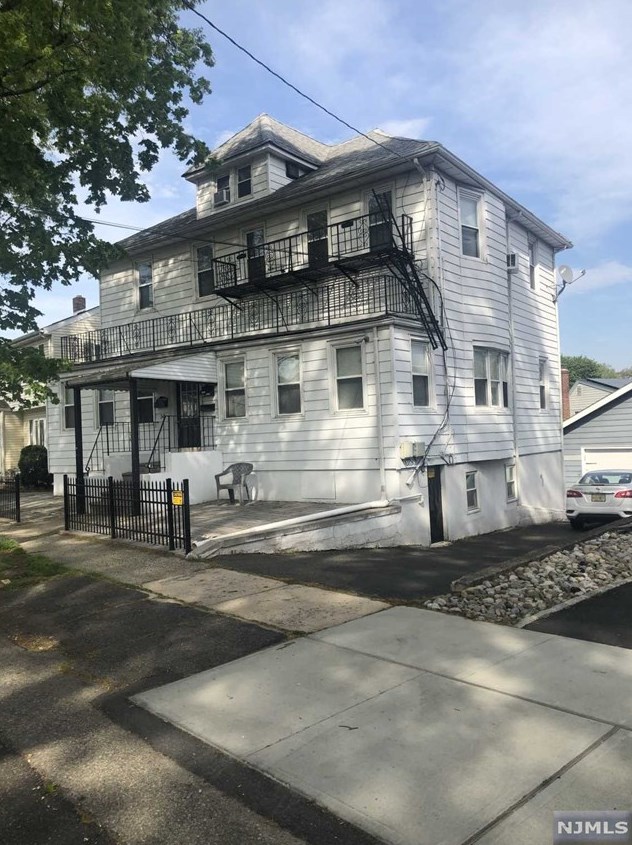 58 Summit Ave, Lyndhurst NJ  07071-1230 exterior