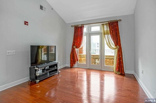 7400 River Rd #436, North Bergen, NJ 07047
