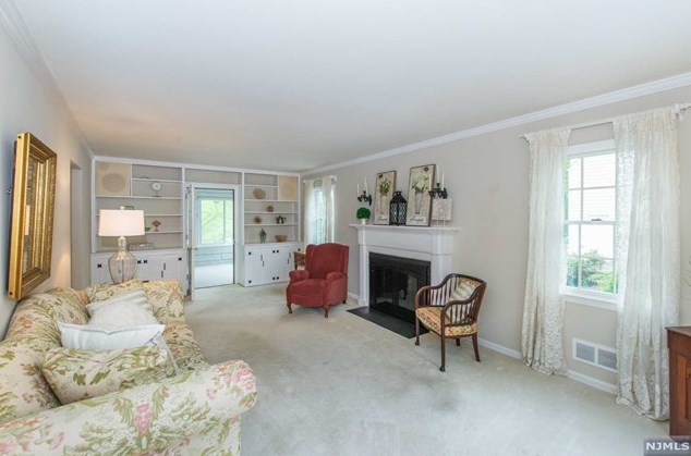 78 Valley View Ter, Wayne, NJ 07470-4245
